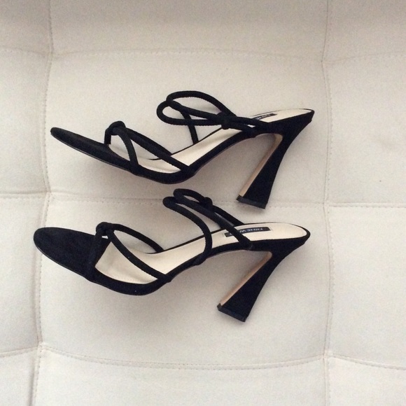 “NIB”Black Nine West Sandals - Picture 1 of 4